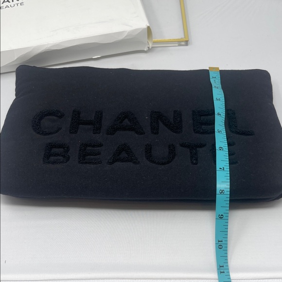 CHANEL Beauté Black Cosmetic Pouch - Picture 11 of 11